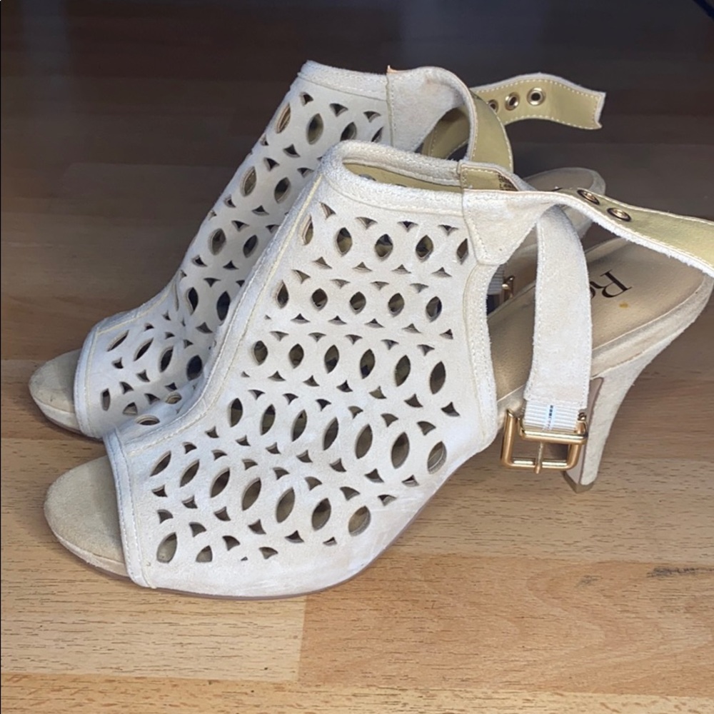 Cute Beige heels! BRAND NEW